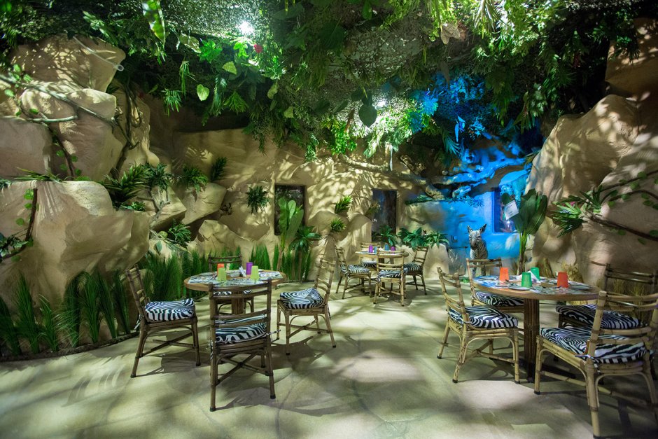 Ресторан в джунглях