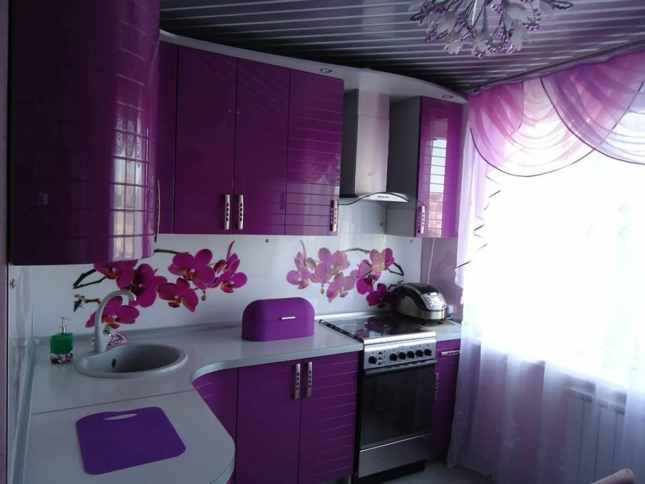 Маленькая фиолетовая кухня