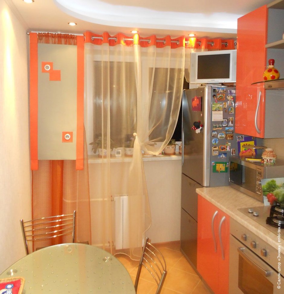Оранжевые шторы на кухню