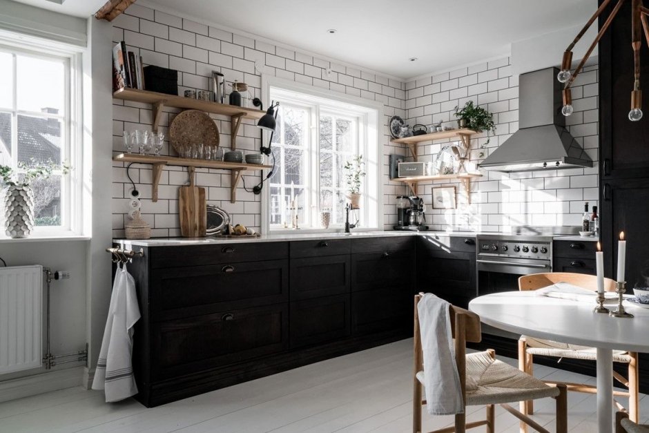 Скандинавская кухня в деревянном доме (35 фото)