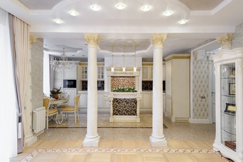 Декоративные колонны в гостиной