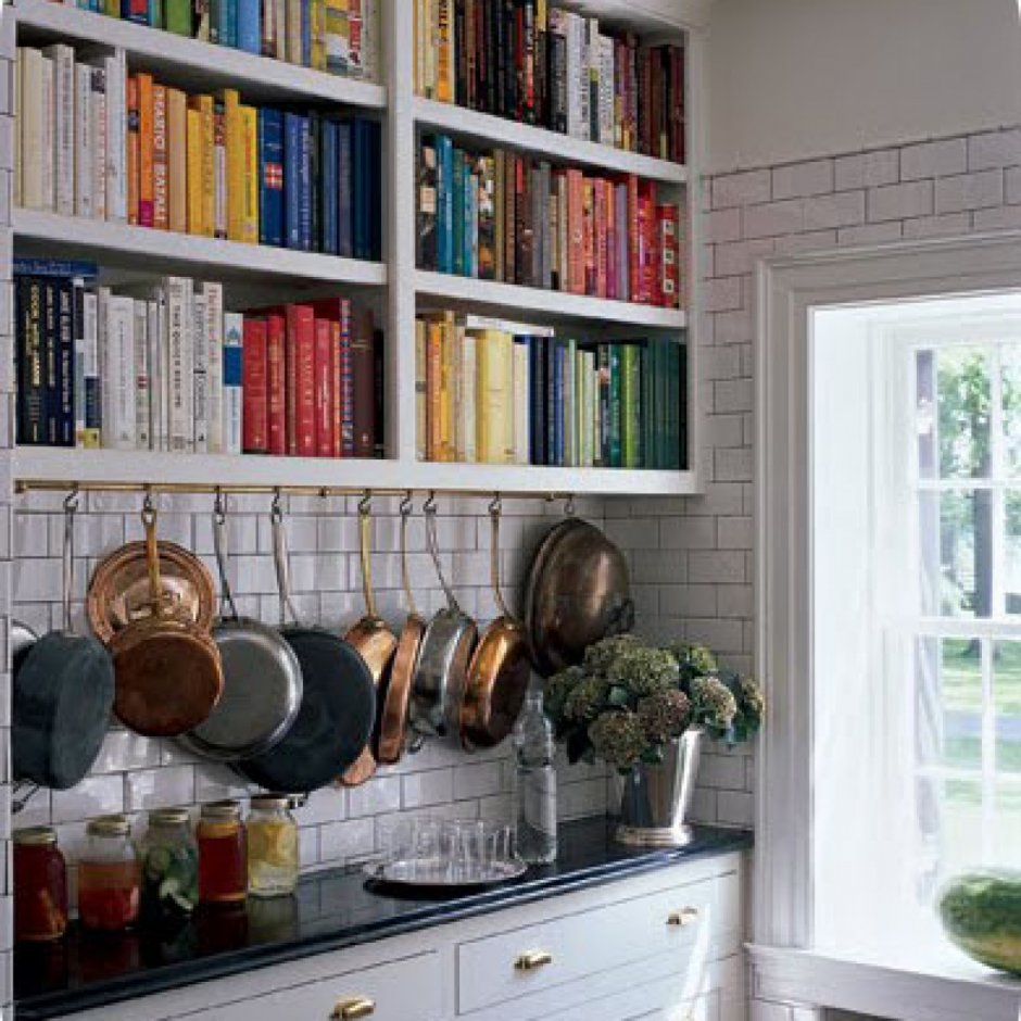 Полка для кулинарных книг на кухне (35 фото)