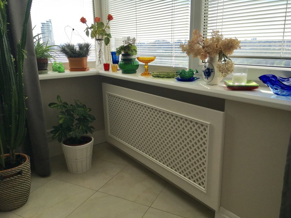 Большой подоконник на кухне