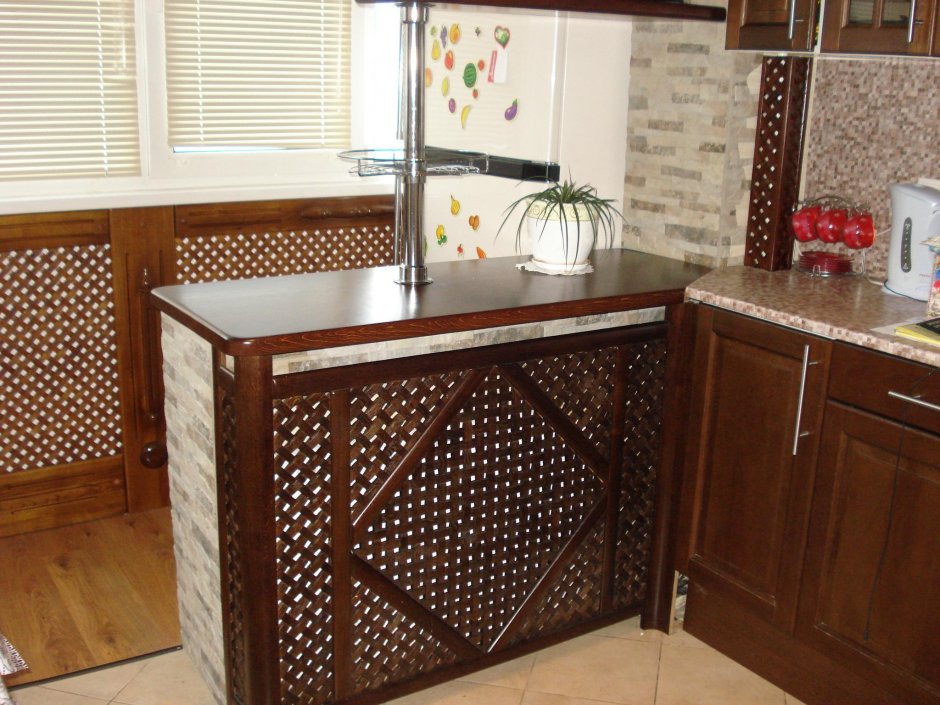 Холодильник в интерьере кухни