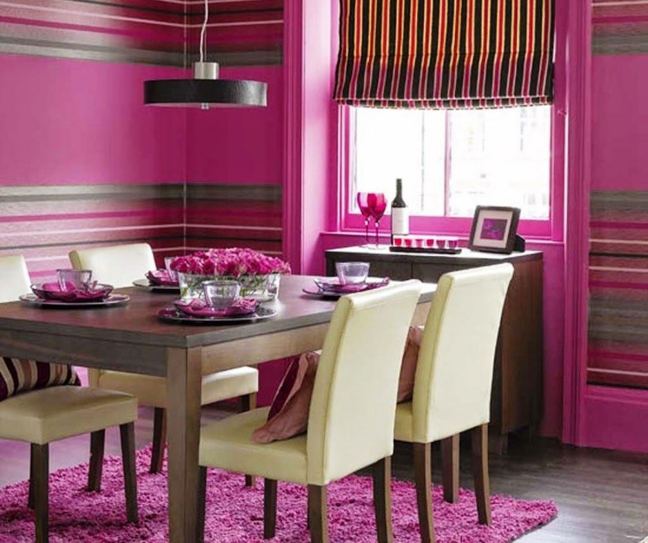 Розовые шторы в интерьере кухни