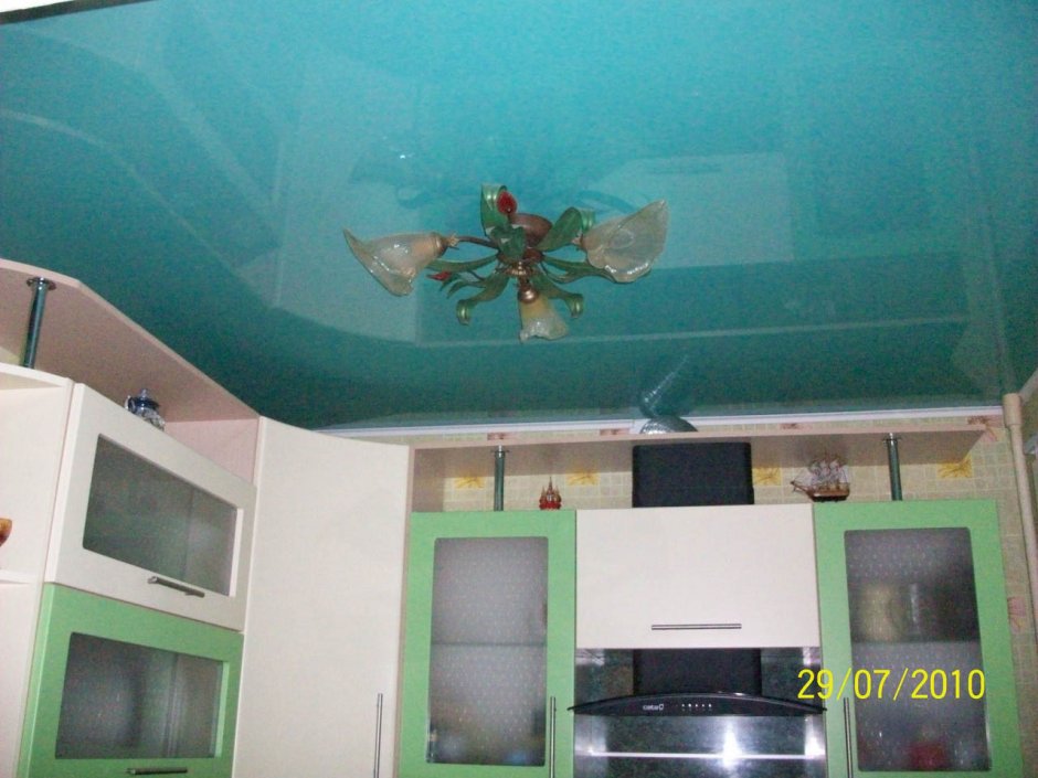 Натяжной потолок кухня хрущевка (34 фото)