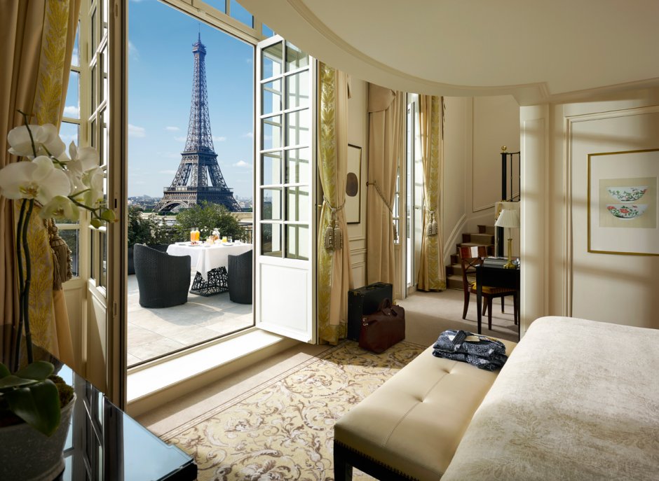 Отель во Франции с видом на Эйфелеву башню в Париже