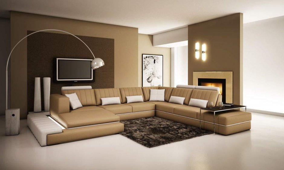 Бежевый кожаный диван в гостиной