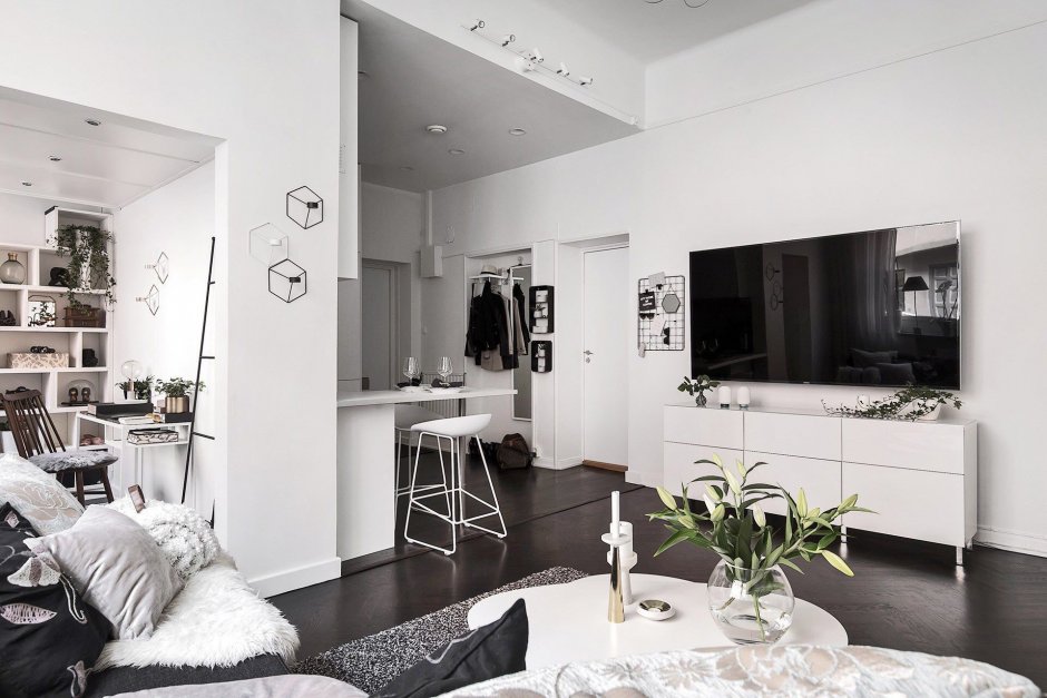 Черно-белый интерьер квартиры студии