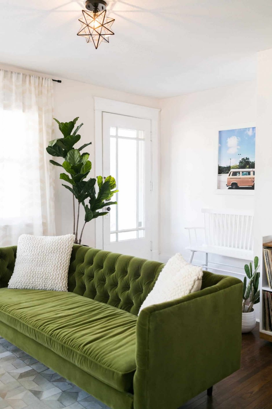Зеленый диван винтертере