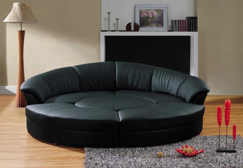 Полукруглый кожаный диван