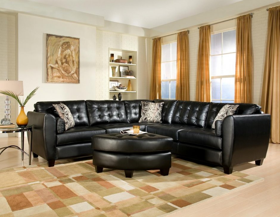 Кожаный диван в интерьере гостиной