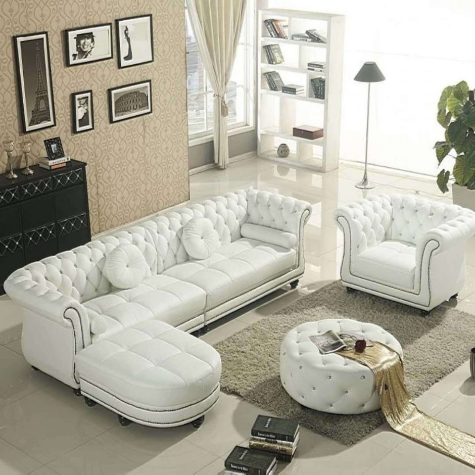 Большой белый диван