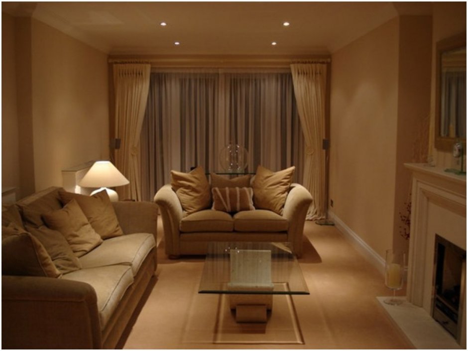 Интерьер зала с двумя диванами