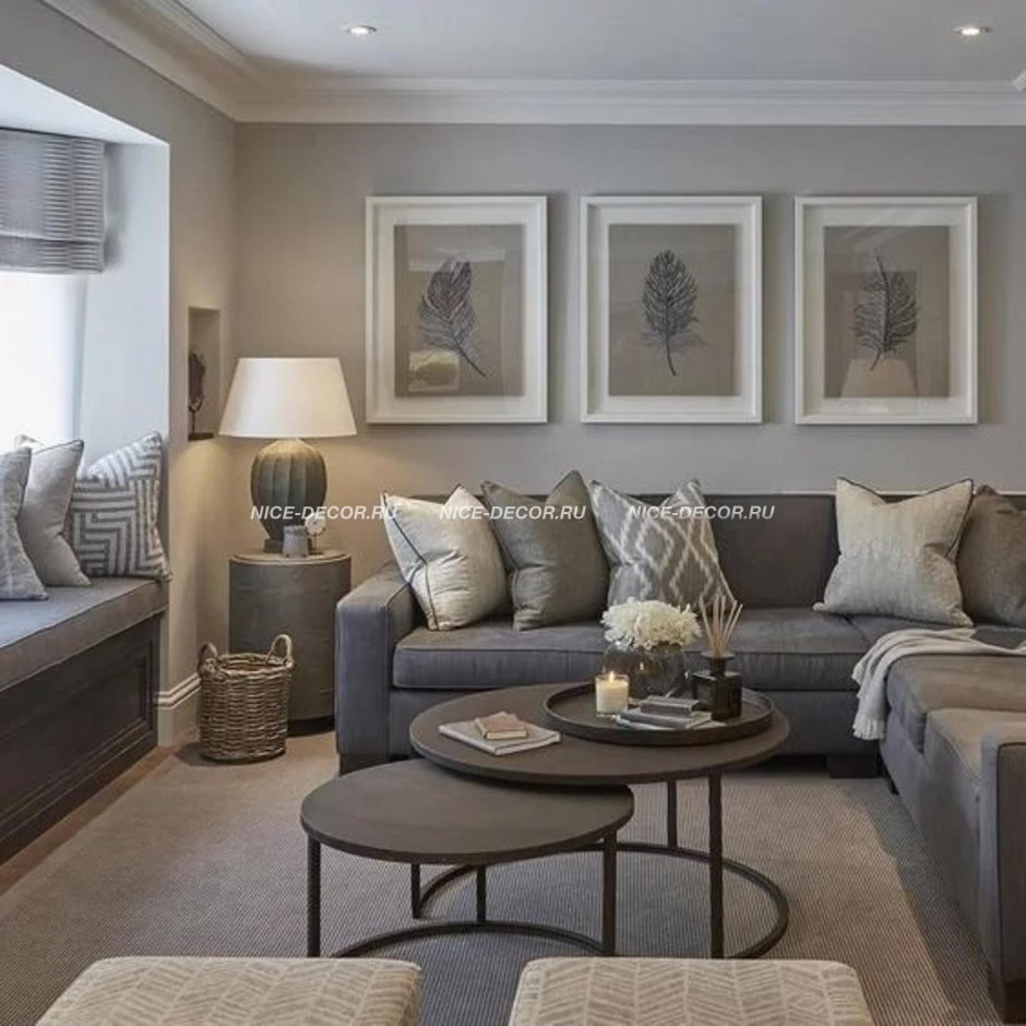 Серый диван в интерьере гостиной фото