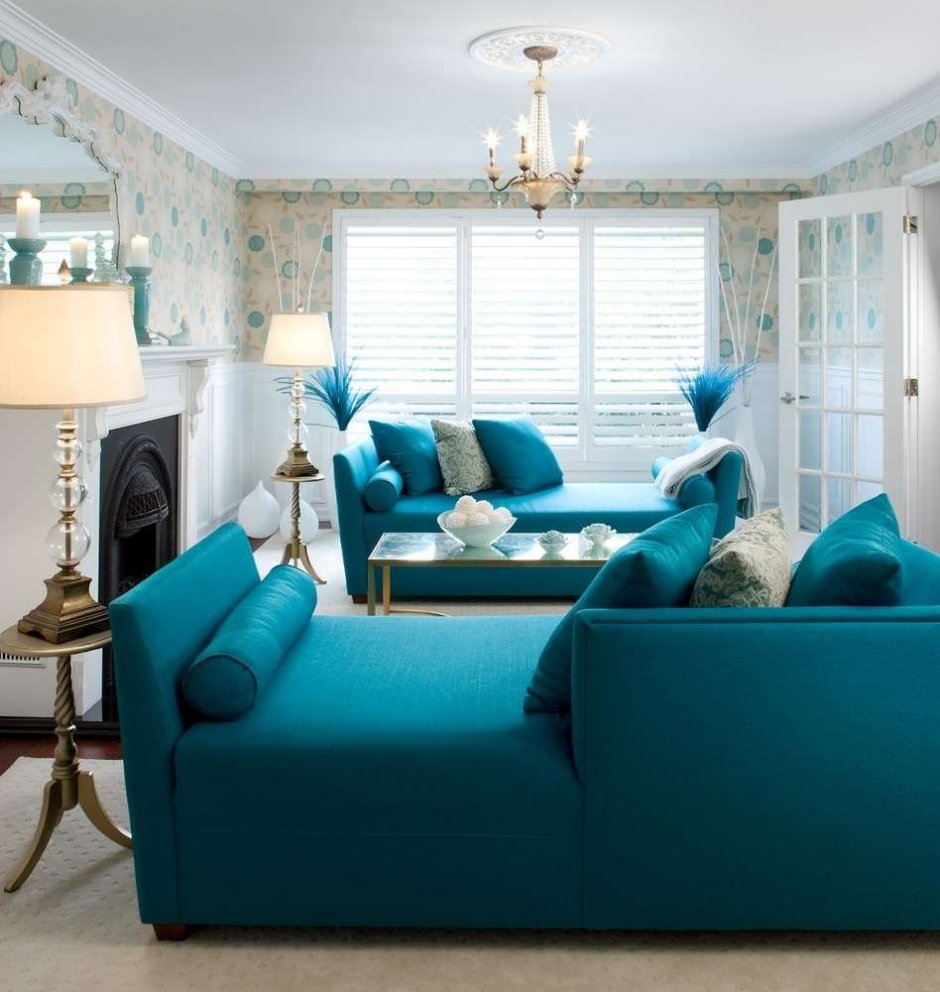 Стиль гостиной с темно синим диваном