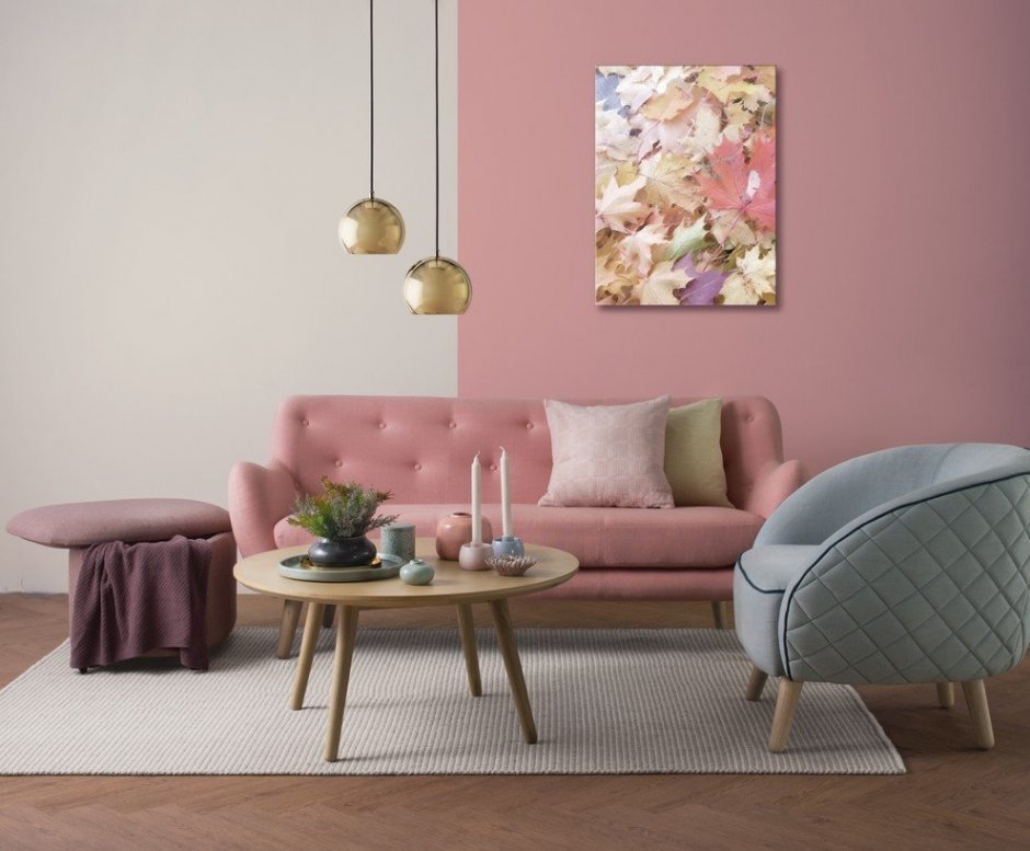 Шторы в гостиную к розовому дивану