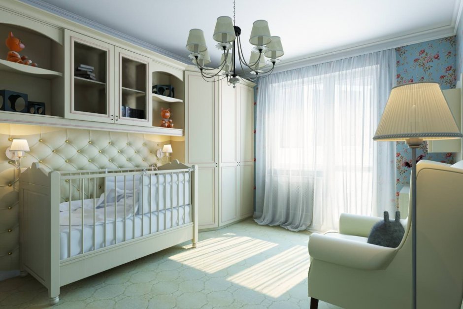 Интерьер зала с детской кроваткой
