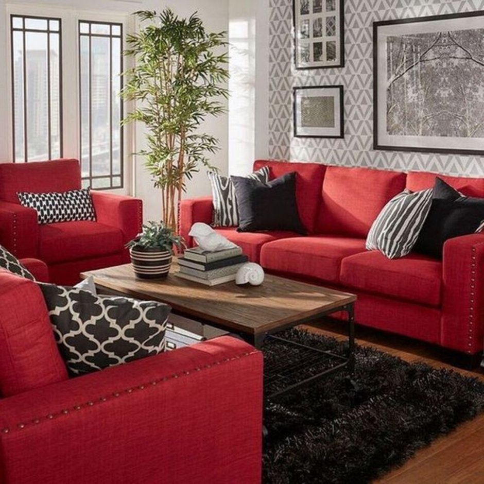 Красный диван в гостиной