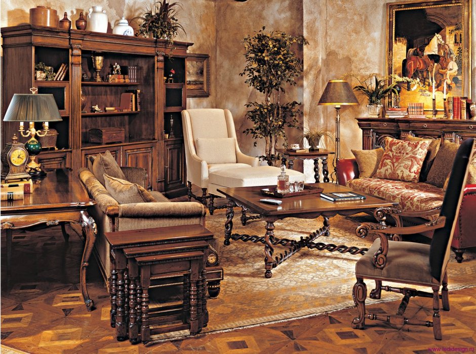 Интерьер со старинной деревянной мебелью