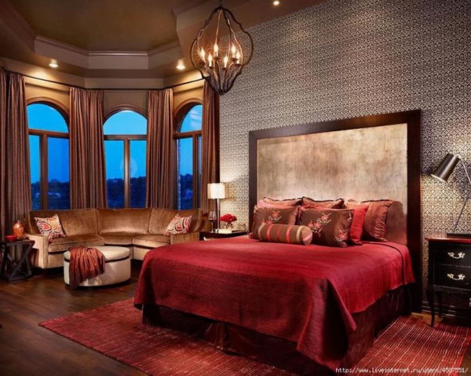 Роскошная красная спальня
