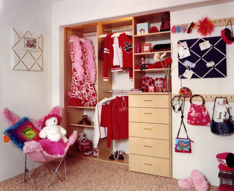 Шкаф для девочки в комнату