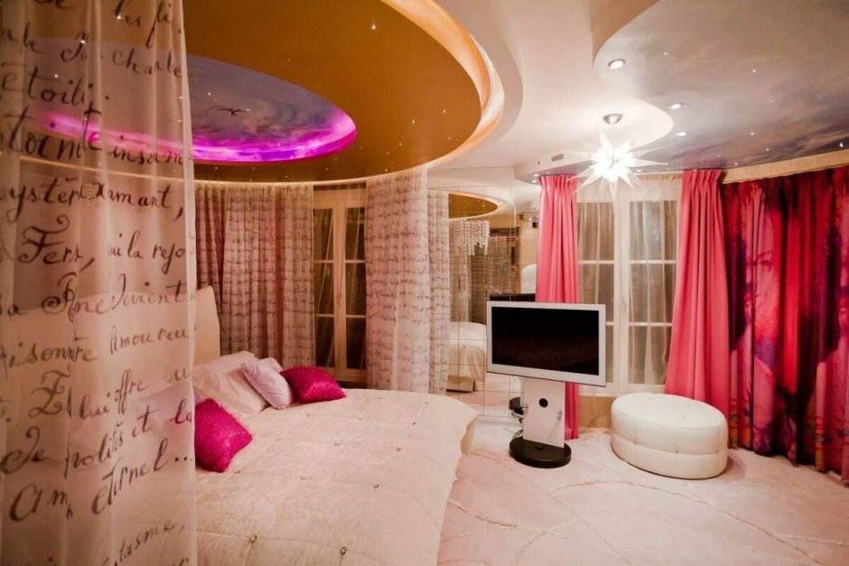 Богатая комната для девочки подростка