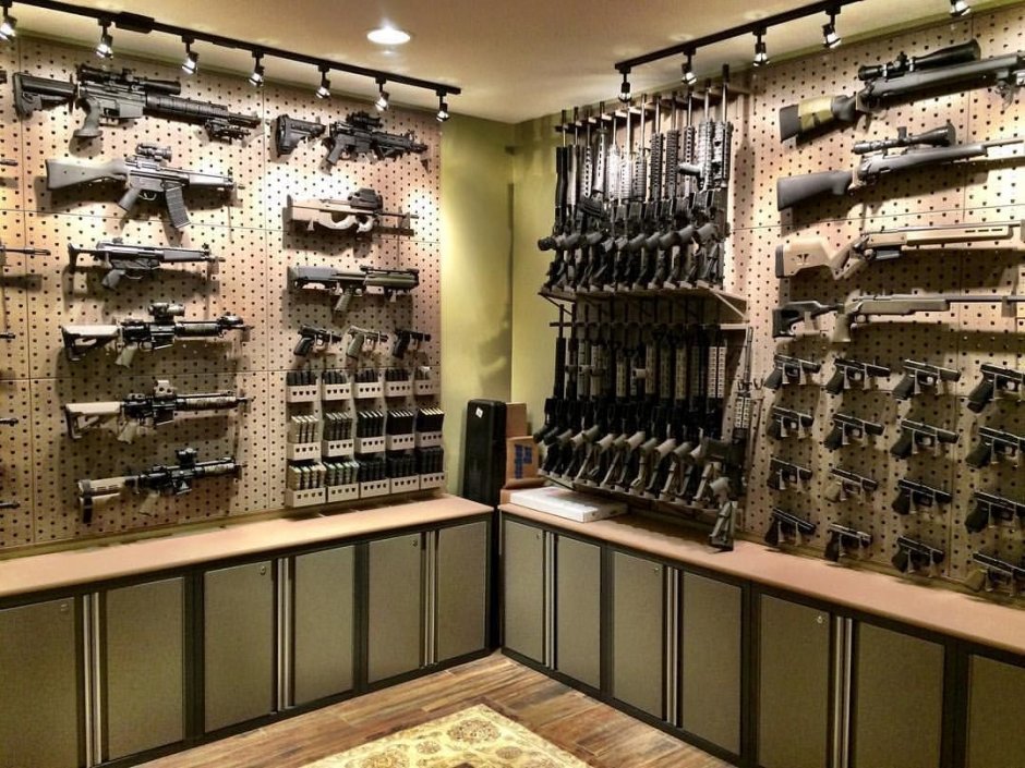 Оружейная комната в доме