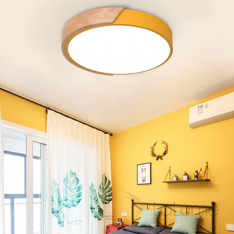 Желтый потолочный светильник в скандинавском стиле