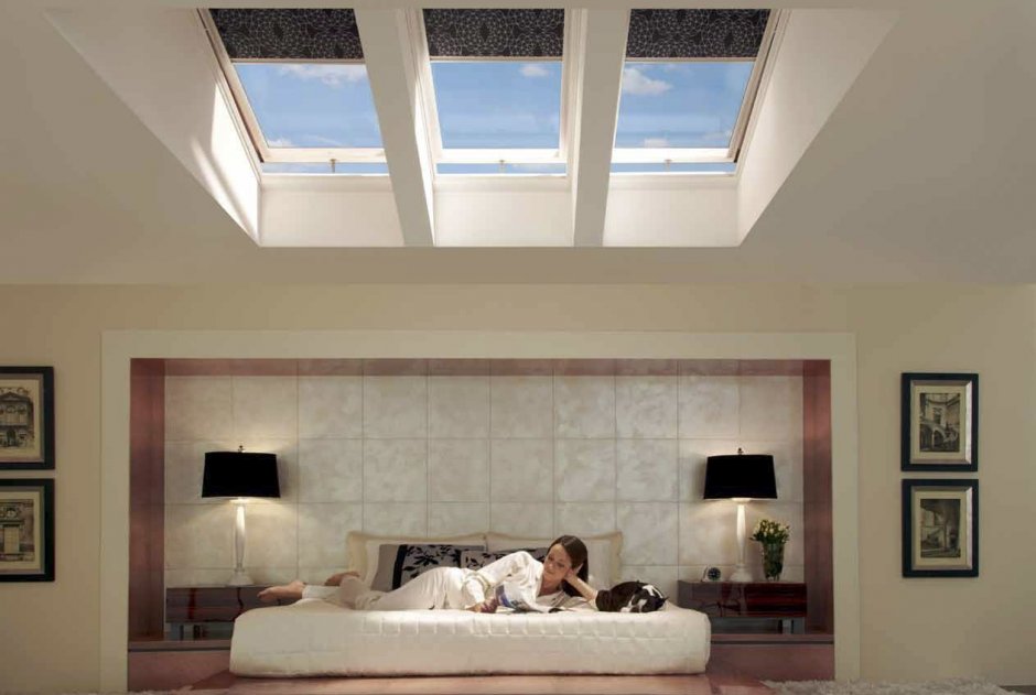 Окна в спальне с мансардой
