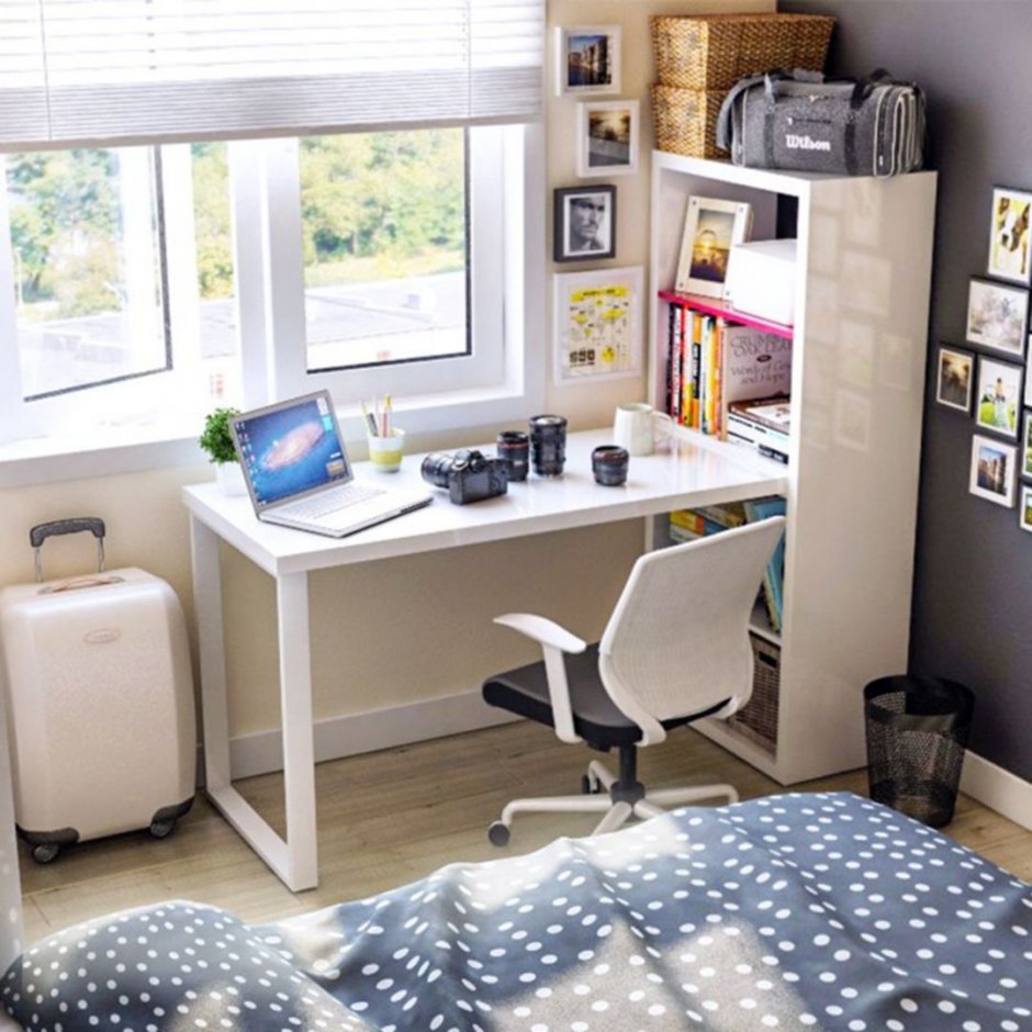 Письменный стол для маленькой комнаты