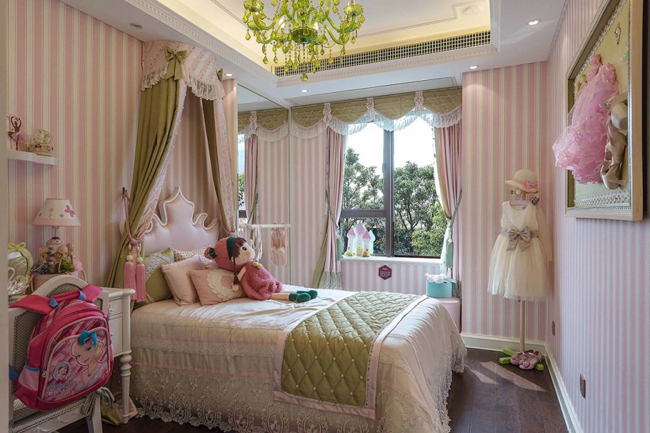 Сказочная детская комната для принцессы в классическом стиле