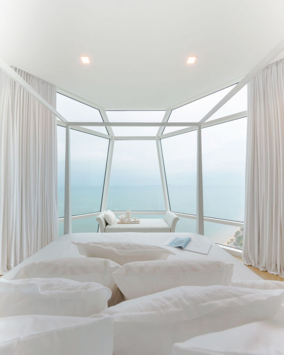 Спальная с панорамным окном
