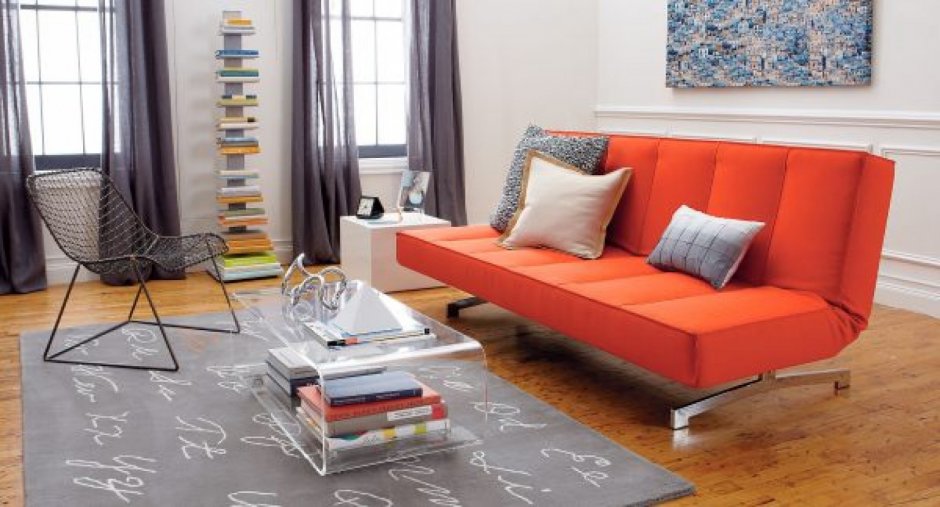 Оранжевый раскладной диван гостиной