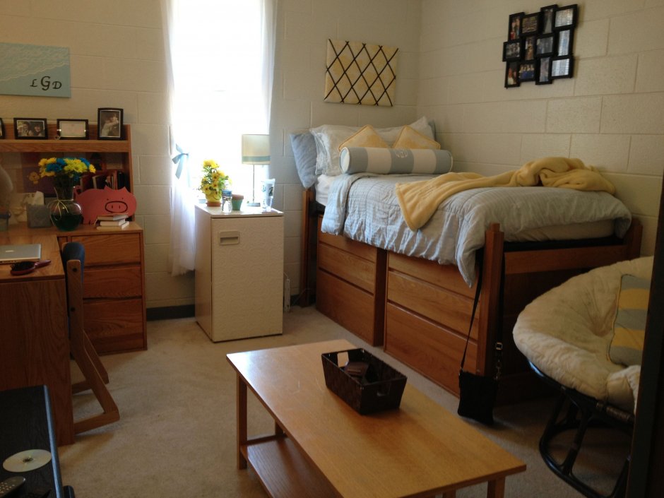 Обустройство маленькой комнаты в общежитии