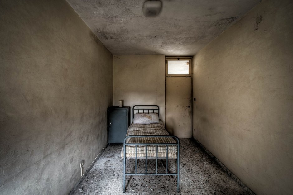 Психиатрическая комната с мягкими стенами