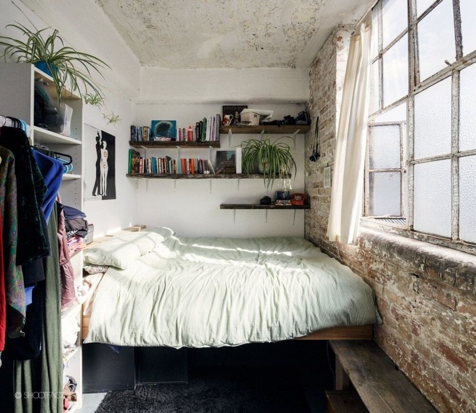 Уютная маленькая комната в стиле гранж
