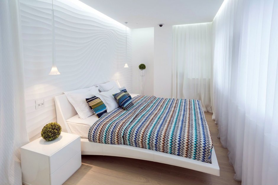 Белая кровать в скандинавском стиле