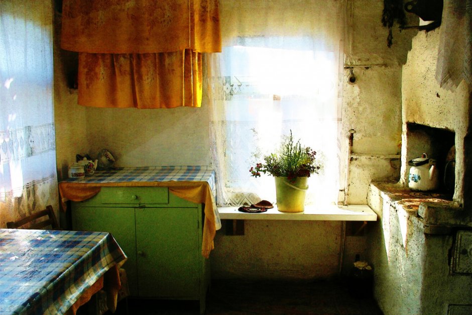 Советская кухня с окном