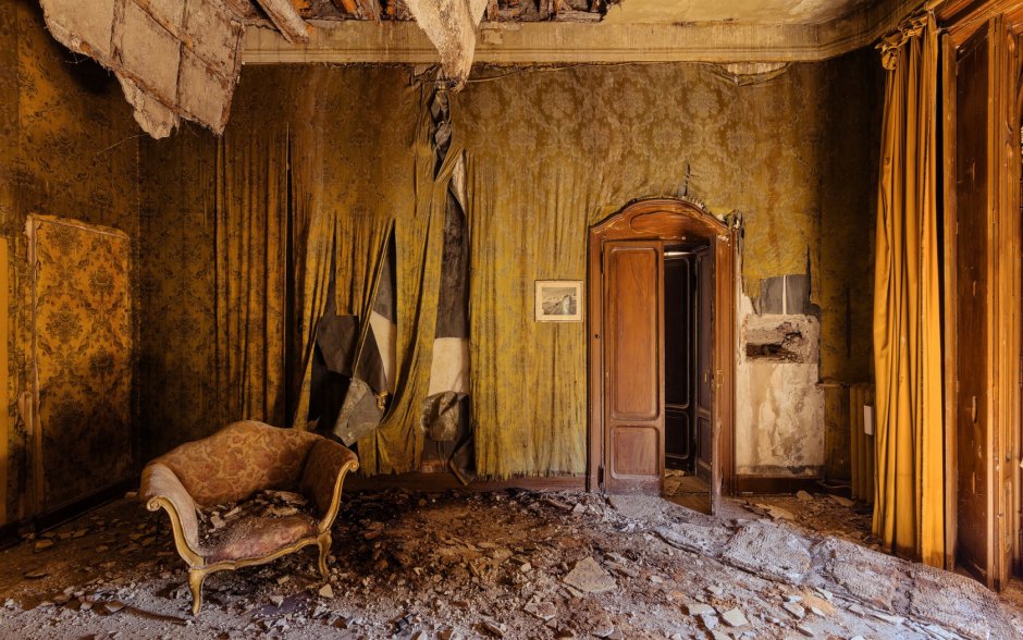 Старая пыльная комната