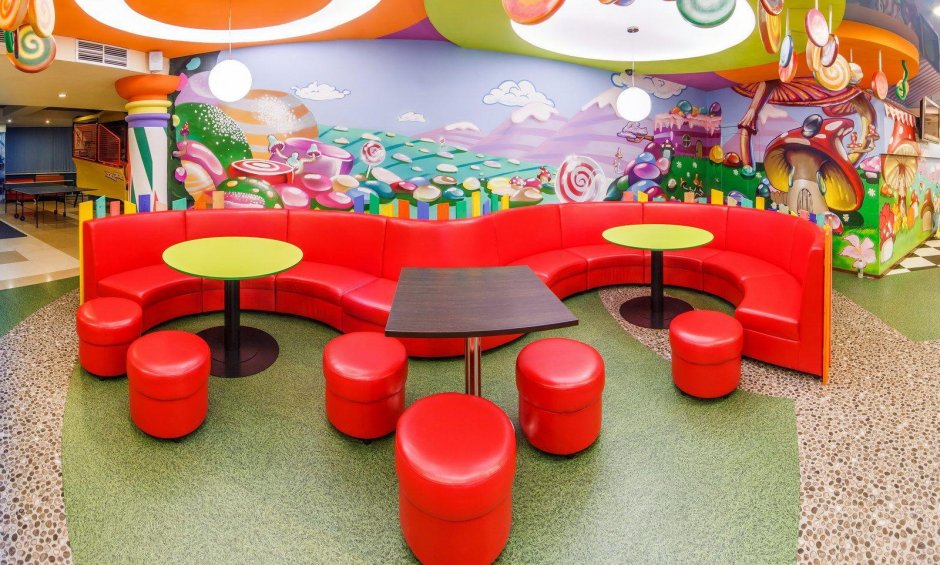 Интерьер детского кафе с игровой комнатой