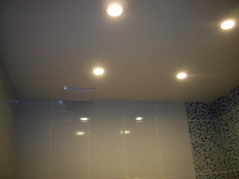Точечные светильники в ванной комнате