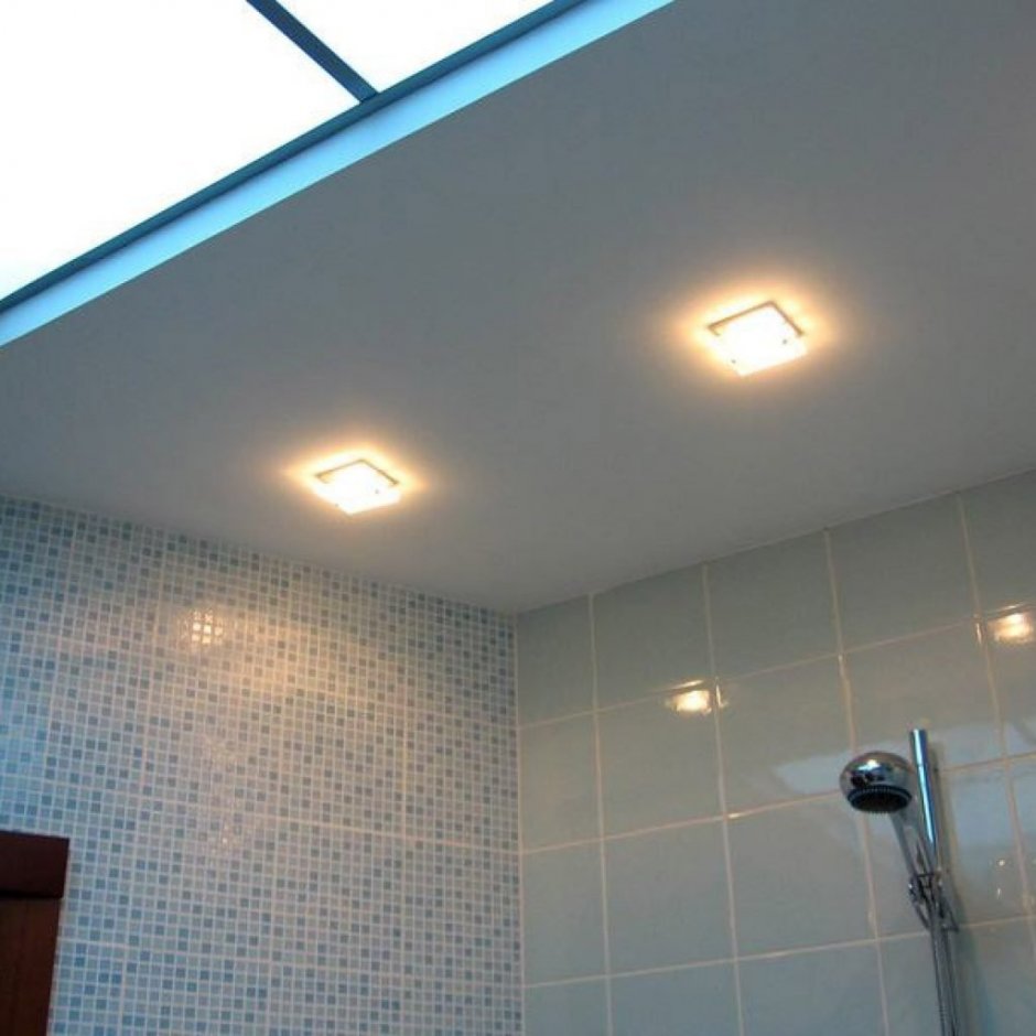 Точечные светильники в ванной расположение