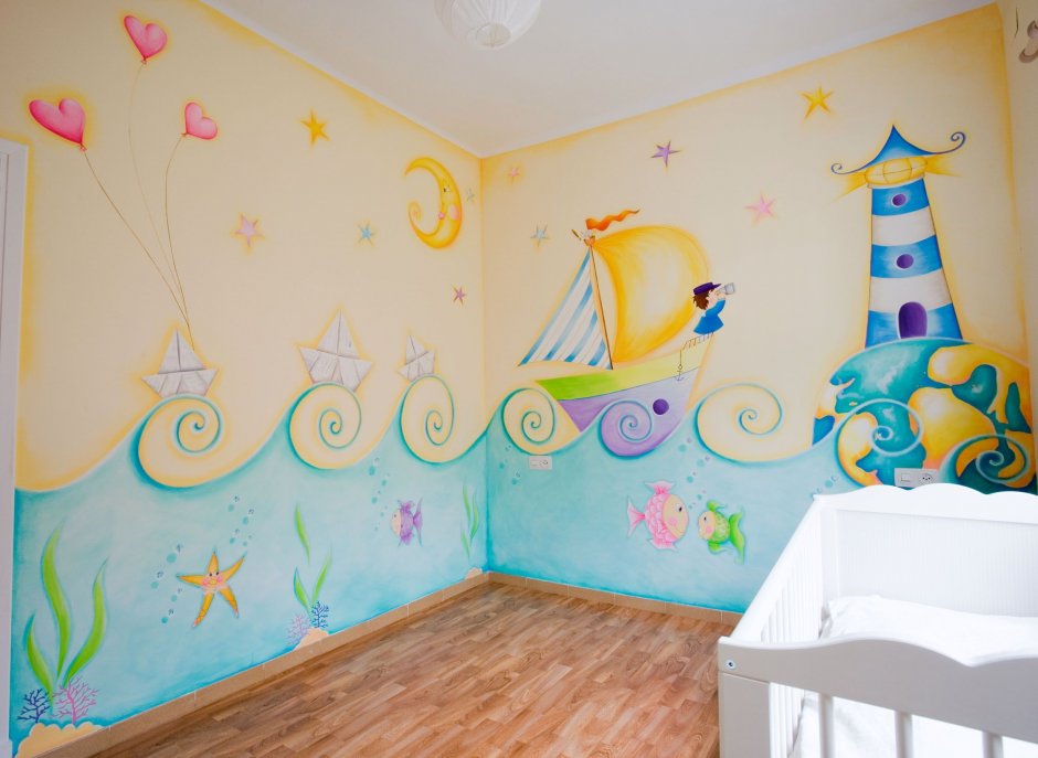 Роспись стен в детской спальне