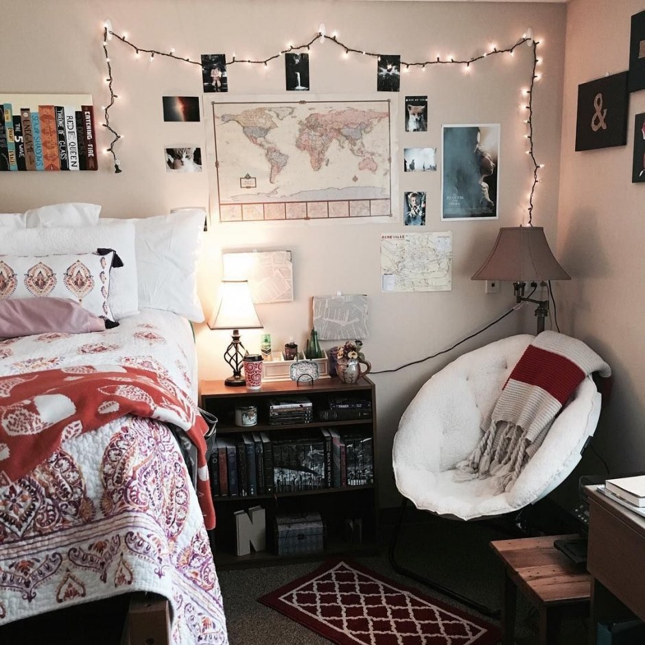Маленькая уютная комната для подростка