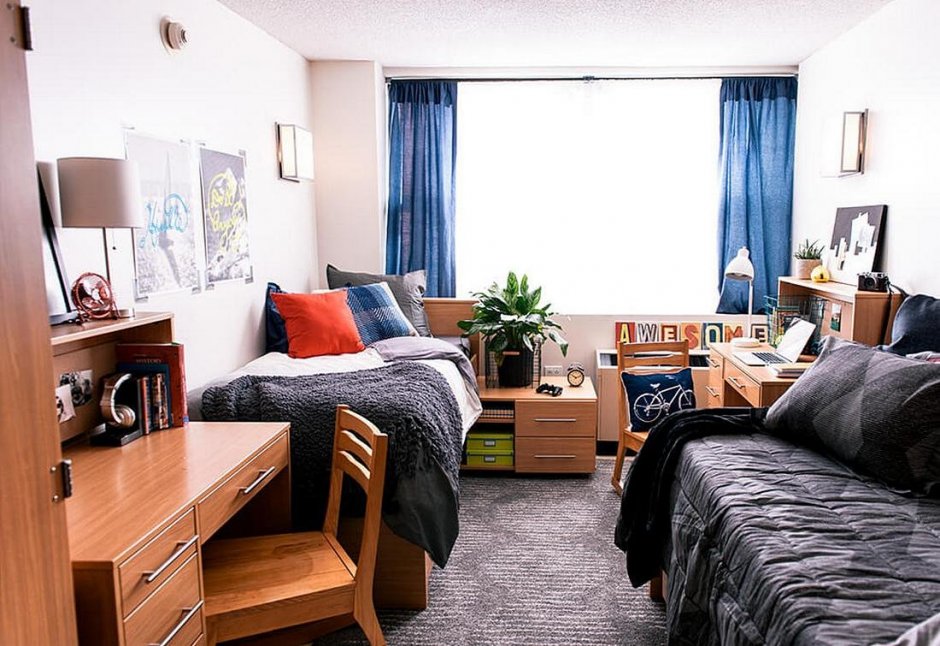 Интерьер комнаты в общежитии