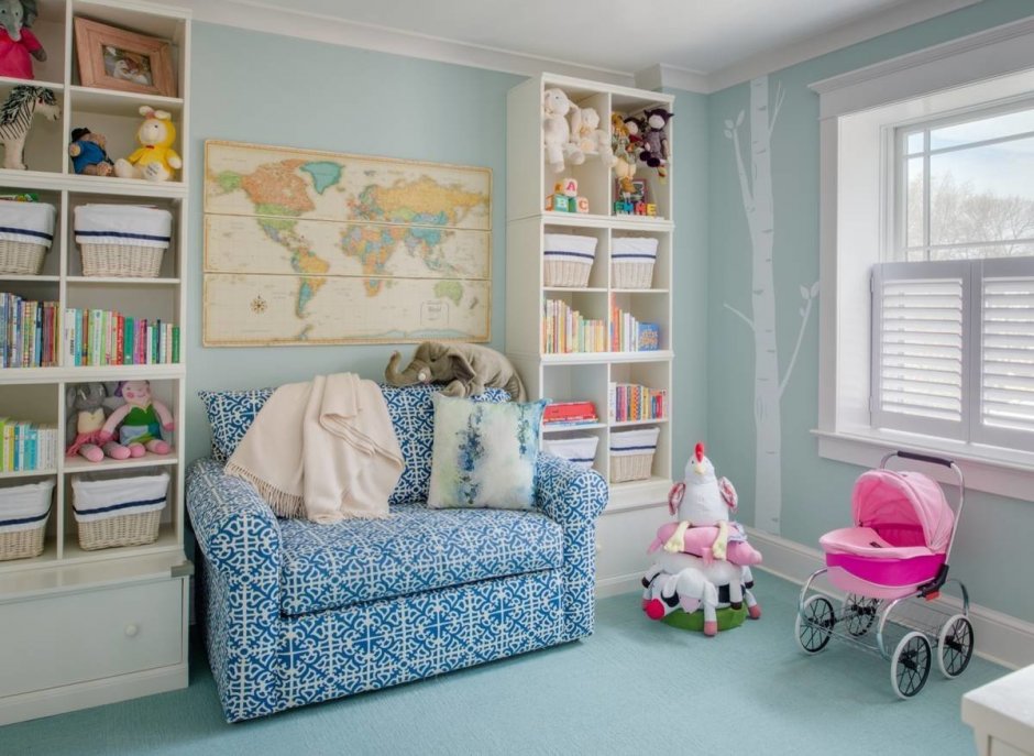 Интерьер детской комнаты с диваном