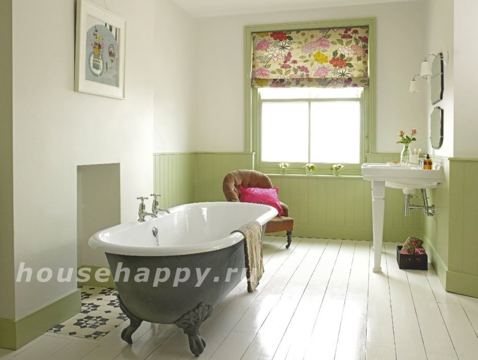 Ванная комната с салатовыми крашеными стенами