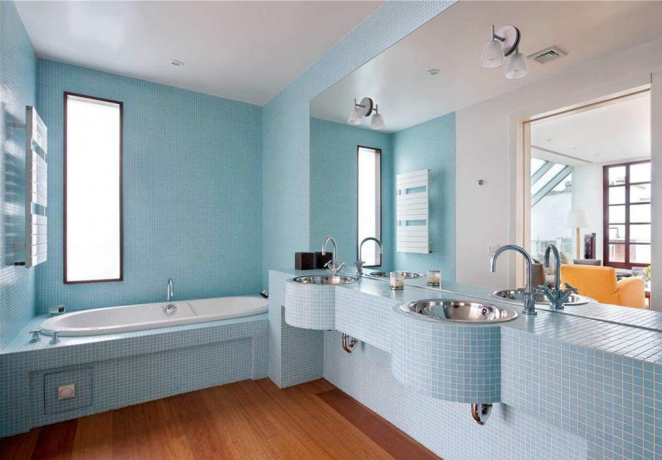 Интерьер ванной комнаты в голубых тонах