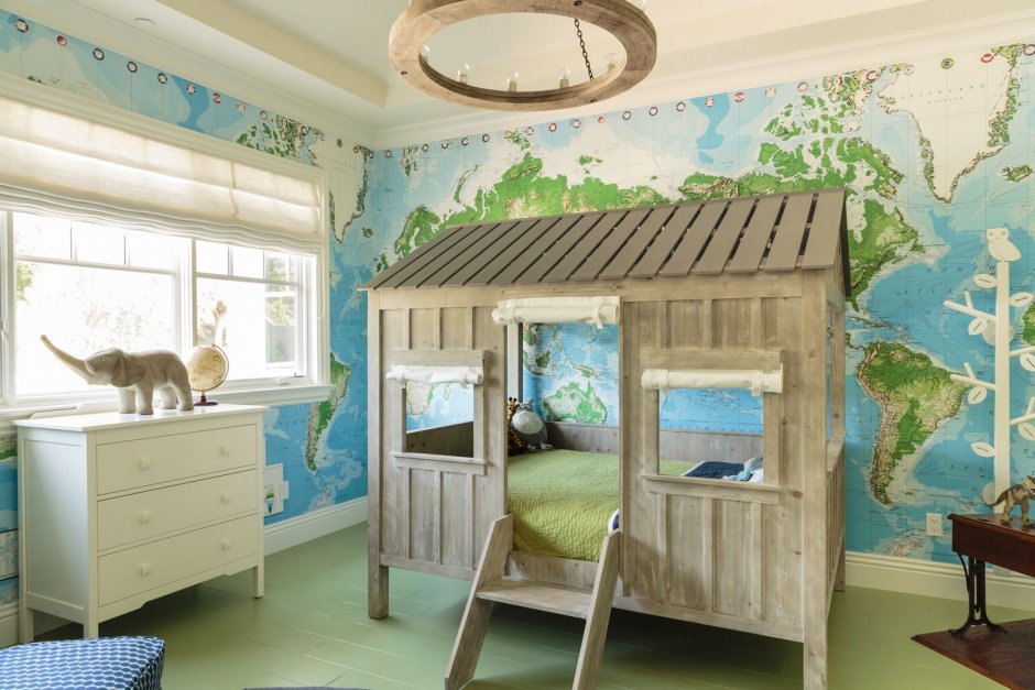 Деревянная детская комната